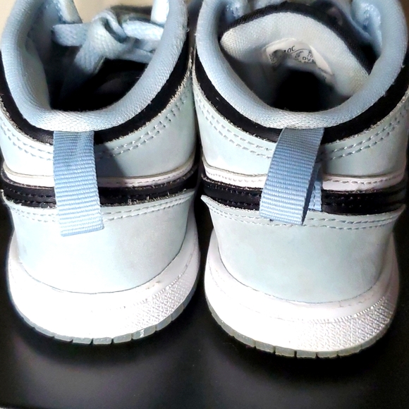 JORDAN 1's KIDS SZ 9.5 - Picture 4 of 6